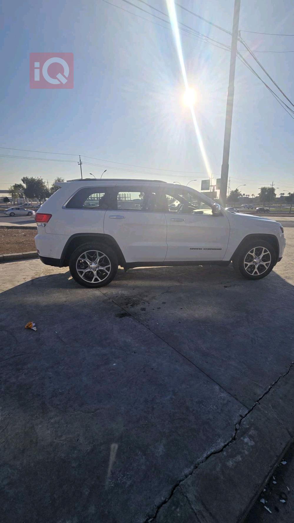 جیپ گراند شیرۆکی